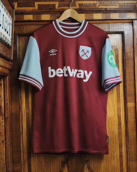 Jersey kandang West Ham